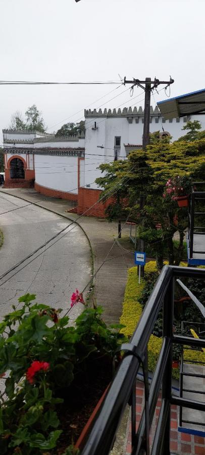 Hostal Ayenda La Castellana *